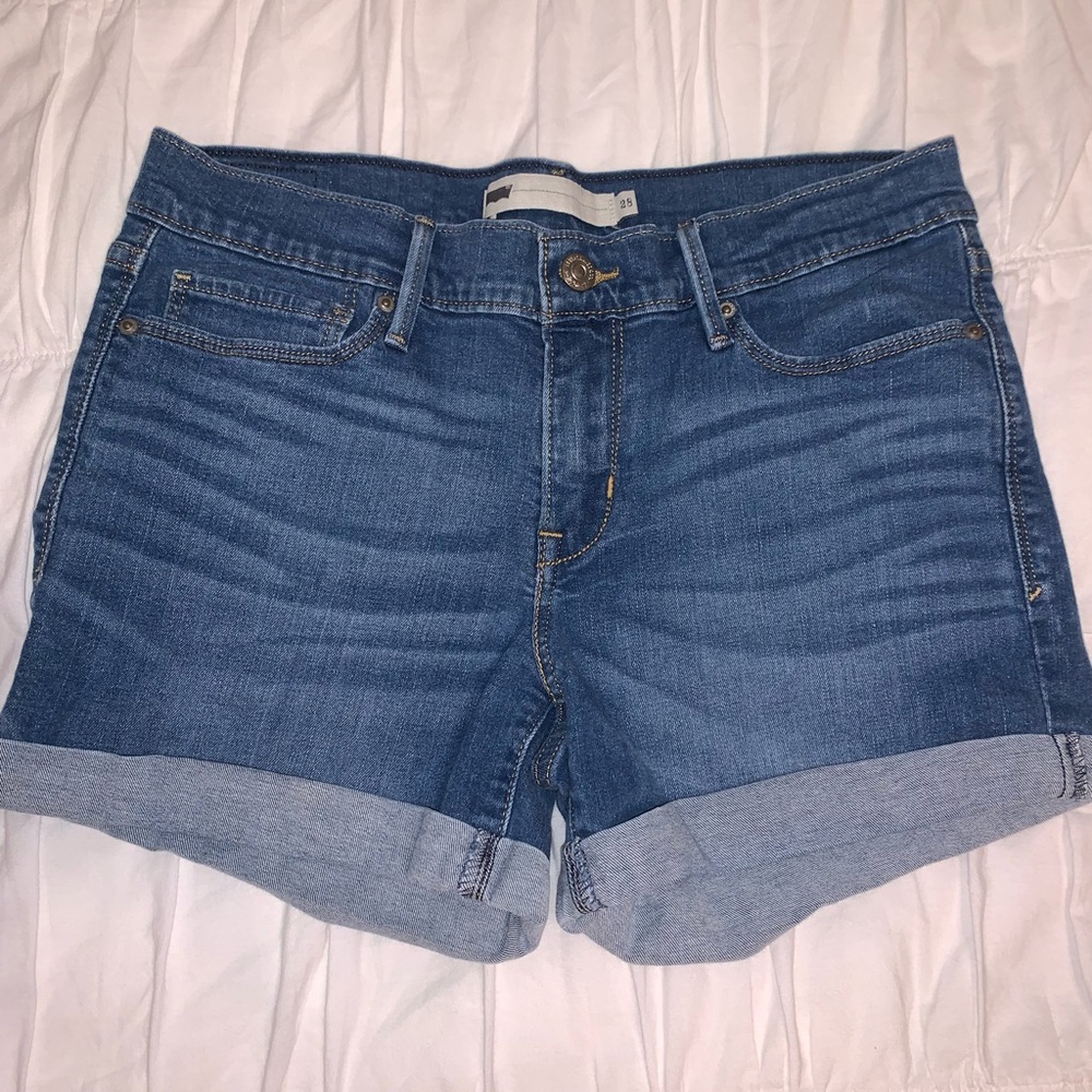 Levi’s Medium Wash Denim Shorts